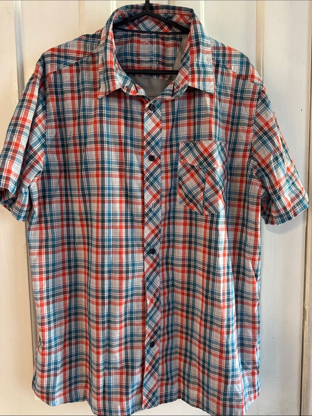 Men's Casual Short-Sleeve Plaid Button-Down Shirt in Red & Blue